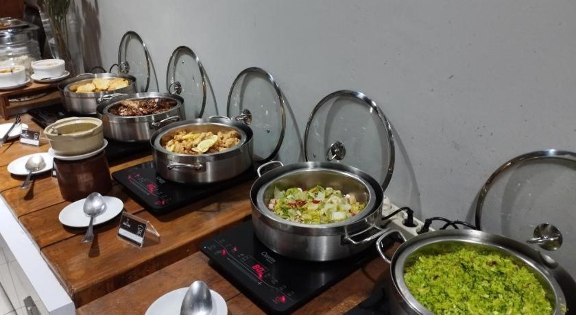 All Nite & Day Hotel Yogyakarta - Gejayan Екстер'єр фото