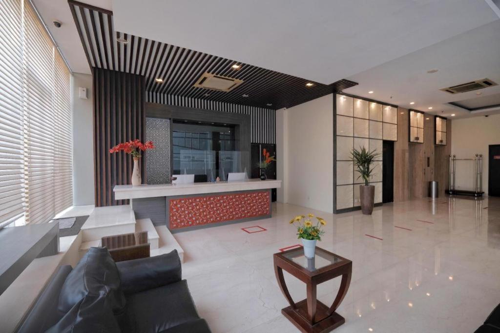 All Nite & Day Hotel Yogyakarta - Gejayan Екстер'єр фото